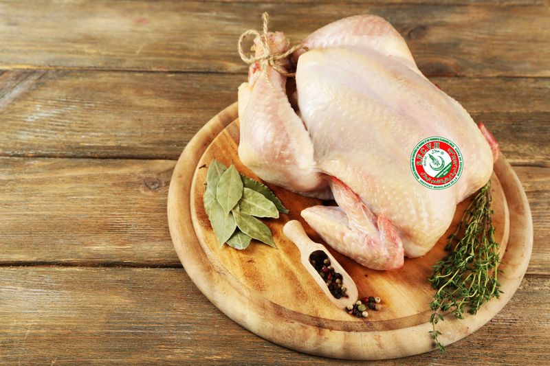 Grossiste, revendeur de poulet entier halal ou poulet fermier label rouge Halal à Rungis proche Paris